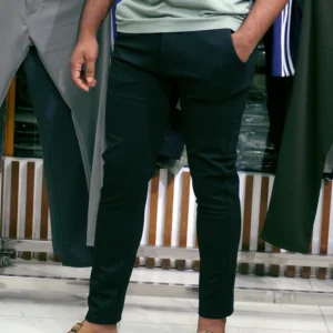 কালো ফরমাল প্যান্ট।